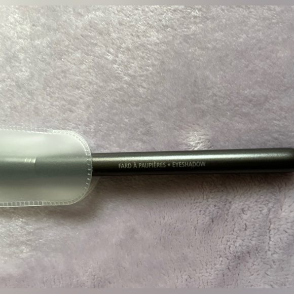 Eyeshadow brush - Picture 3 of 3